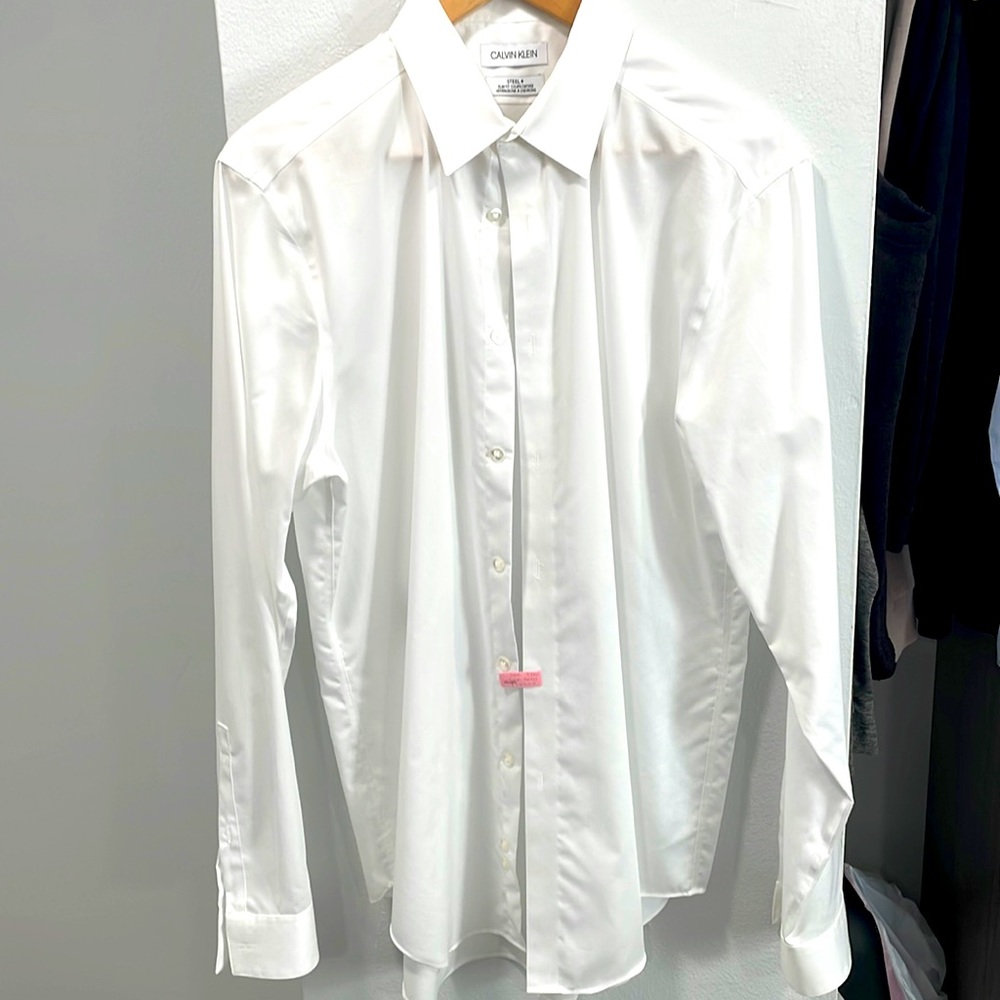 Calvin Klein steel business shirt, slim fit 

Size 16 34/35 - Large